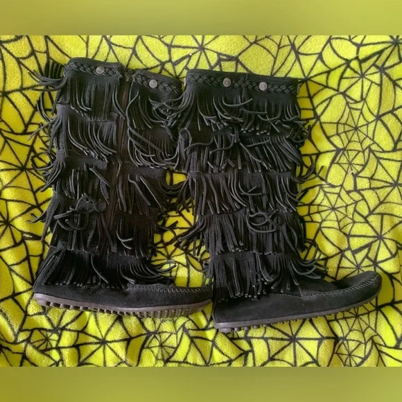 MINNETONKA - Five Layer Fringe Moccasin Boots - Picture 4 of 9